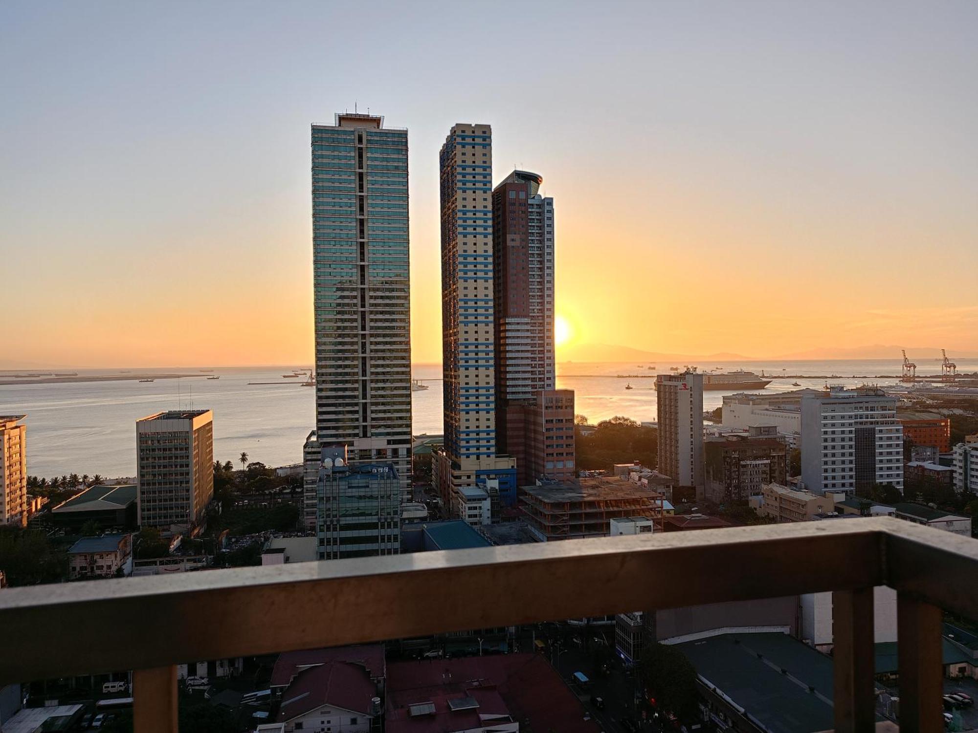 8 Adriatico Staycation Manila Zewnętrze zdjęcie
